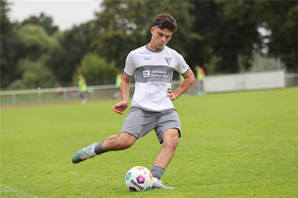 Alper Kücük verlässt den Werner SC während der Saison Alper Kücük am Ball.