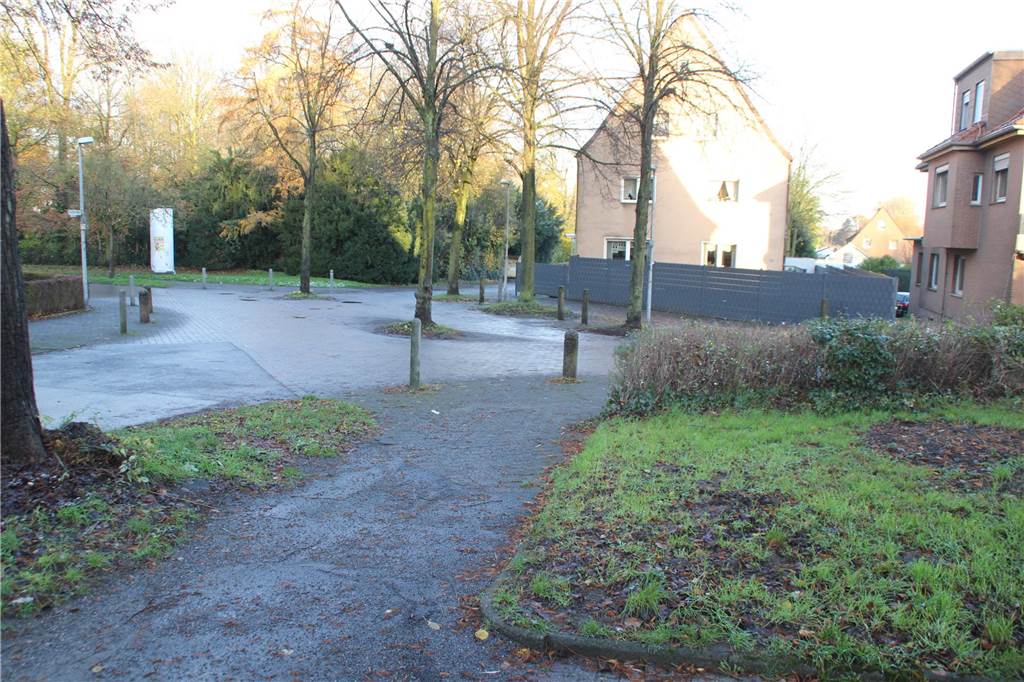 Ärger wegen schlechter Beleuchtung: „Bin schon häufiger gestürzt“ Kreuzungsbereich Heinrichstraße/Ecke Friedhofstraße in Lünen-Brambauer.