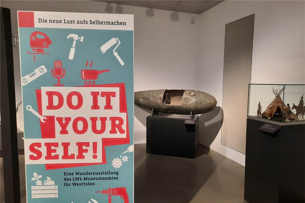 Die neue Lust aufs Selbermachen: In Corona-Zeiten wächst der Trend Heutzutage wieder im Trend: Upcycling. Eine alte Jeanshose wurde wiederverwendet und zu einer Handtasche umgenäht.