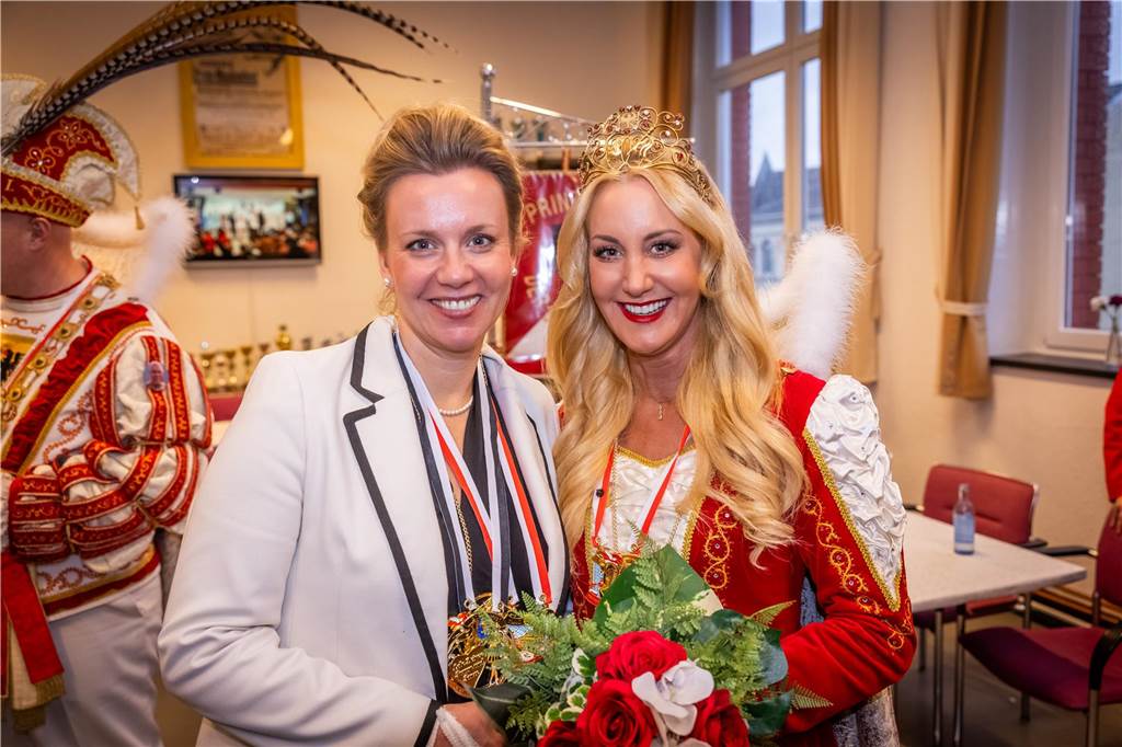 Lütgendortmunder Vereine empfangen NRW-Ministerin Ina Brandes im Kulturhaus NRW-Ministerin Ina Brandes (CDU) zu Besuch im Kulturhaus Lütgendortmund.