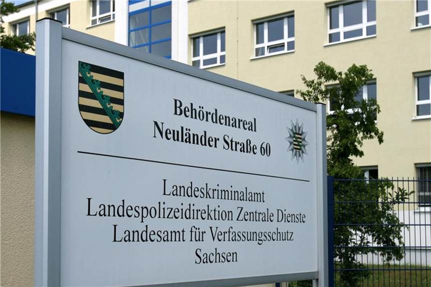 Im Landesamt für Verfassungsschutz Sachsen ist ein Funktionär der AfD beschäftigt. Foto: Matthias Hiekel