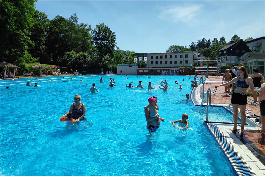 Ungerechtigkeit im Freibad: Geflüchtete zahlen unterschiedlichen Eintritt Im Löhnbad gelten unterschiedliche Ermäßigungen für Geflüchtete.