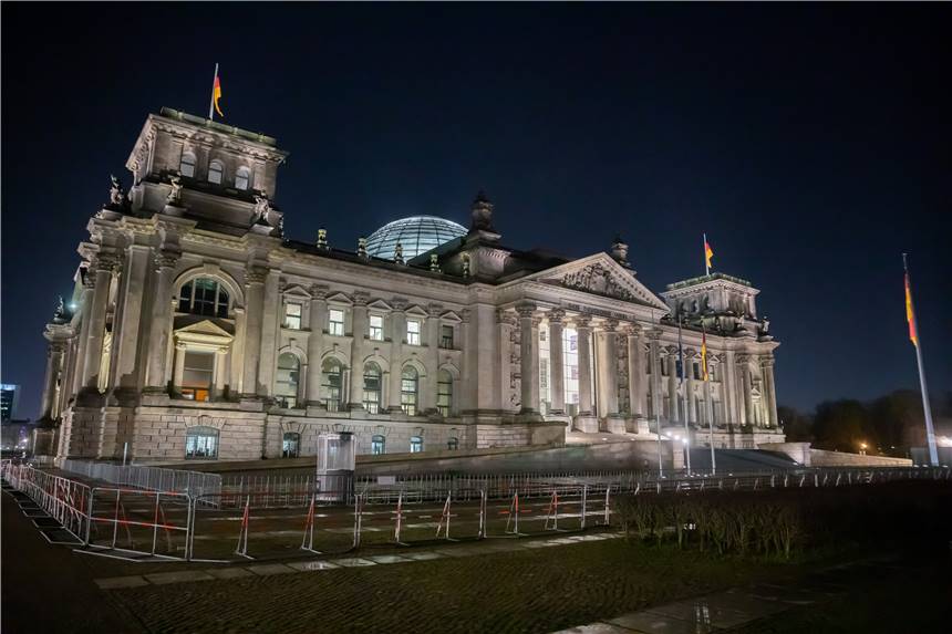 Kanzlerfrage: Nächtliches Treffen zwischen Laschet und Söder endet ergebnislos Im Machtkampf um die Kanzlerkandidatur waren nach dpa-Informationen sowohl der CDU-Vorsitzende Armin Laschet als auch CSU-Chef Markus Söder im Bundestagsgebäude zusammengekommen.