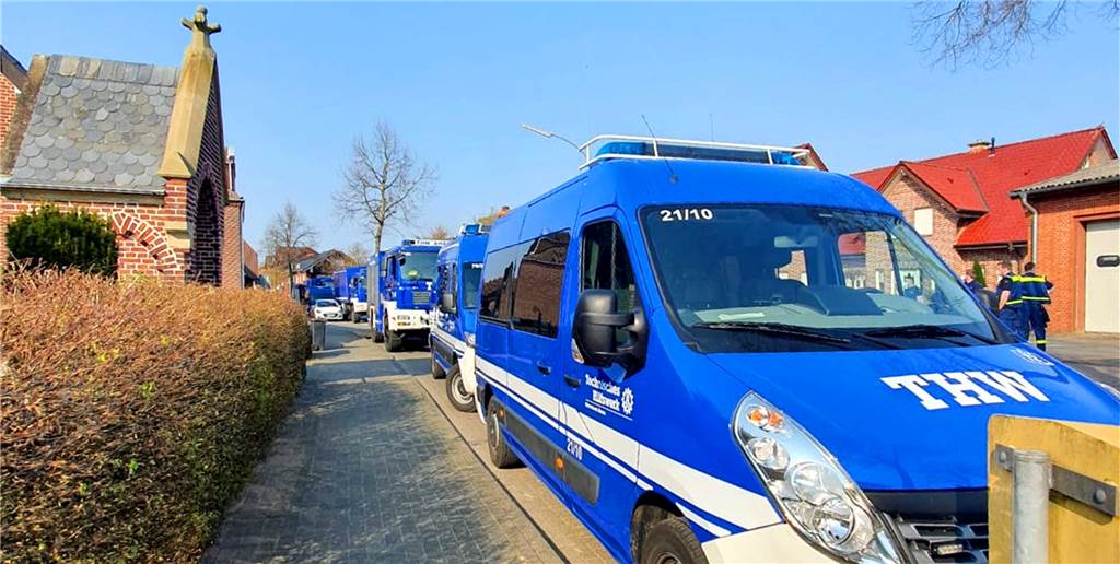 1245 Cannabispflanzen in Ottenstein gefunden: „70 Prozent der Ernte war Schrott“ Im März wurde in Ottenstein an der Kettelerstraße eine Cannabisplantage entdeckt. Drei Tatverdächtige stehen jetzt vor Gericht. Das THW half beim Sicherstellen und Aufräumen.