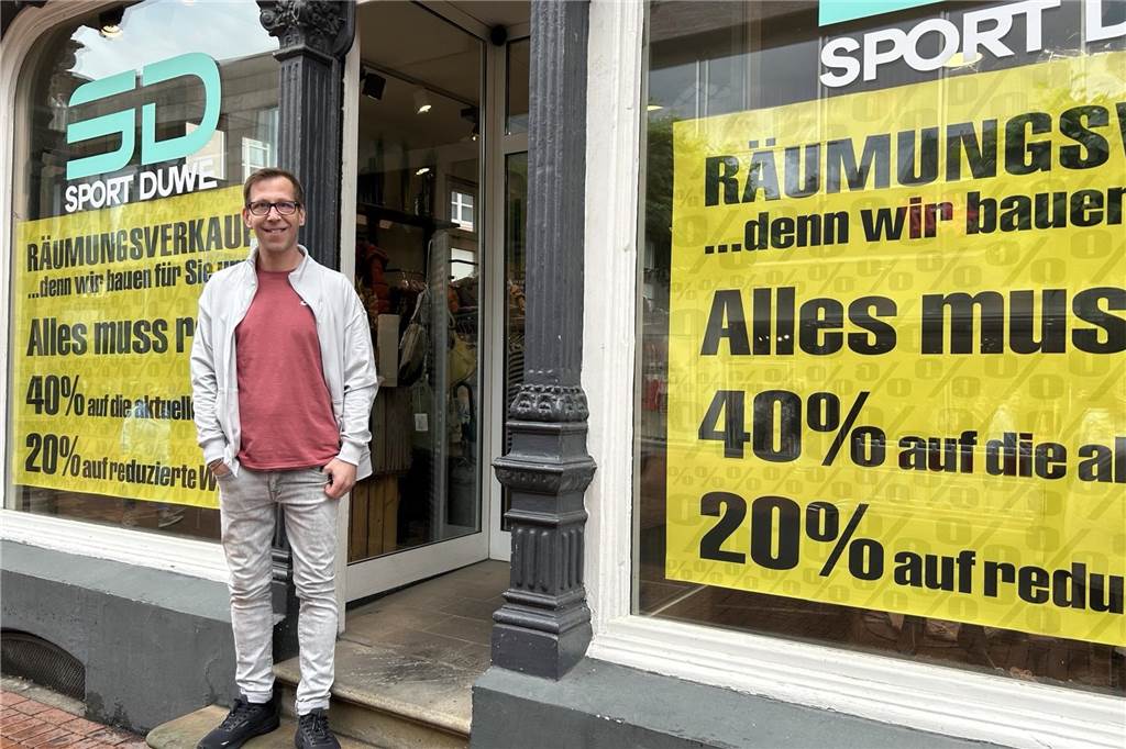 Sport Duwe: Insolvenzverwalter nennt neue Details Gero Lang vor Sport Duwe in Lünen