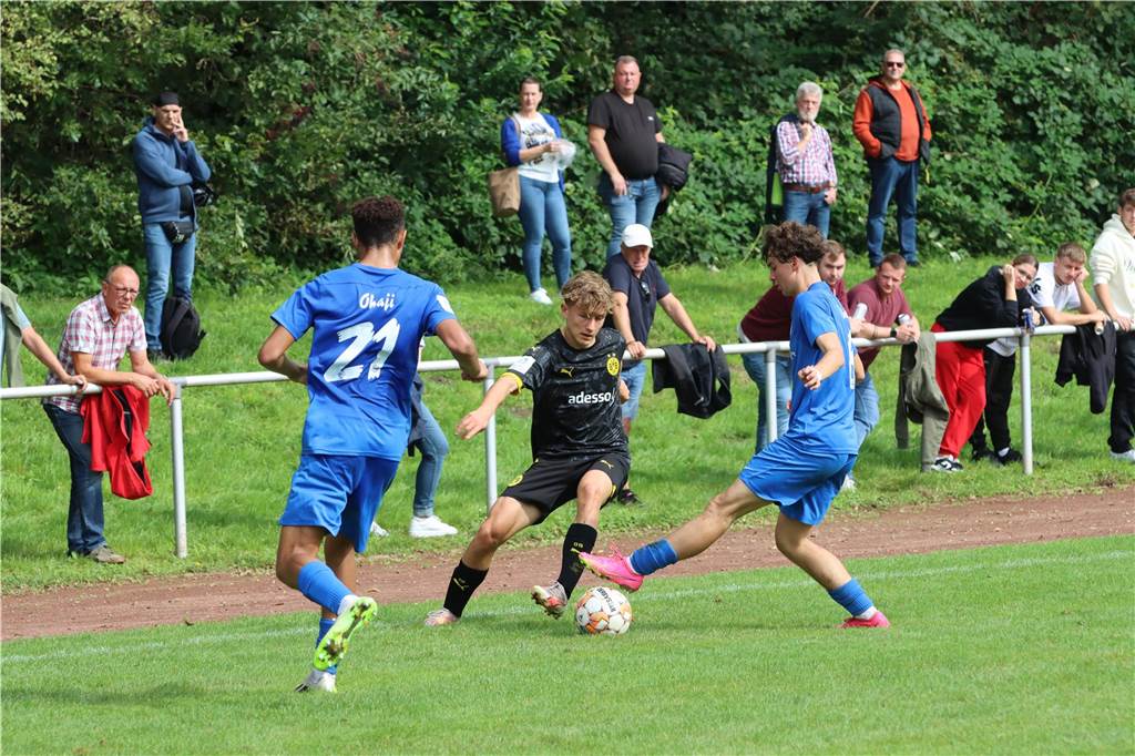 VfB Waltrop präsentiert neue U17-Trainer: Ein Brüderpaar aus Dortmund übernimmt Im Mengeder Volksgarten trugen die U17-Bundesliga-Junioren des VfB Waltrop bis zur witterungsbedingten Sperrung des Naturrasen-Platzes ihre Heimspiele aus.