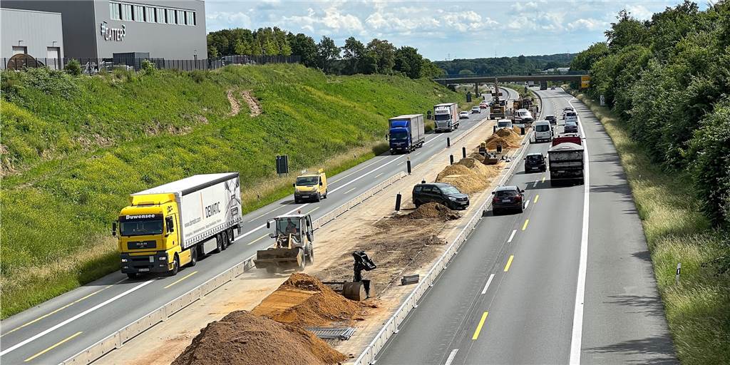 A40-Ausbau zwischen Dortmund und Holzwickede: Die Überraschungen lauern im Boden Im Mittelstreifen zwischen Dortmund-Sölde und Holzwickede laufen derzeit noch Tiefbau-Arbeiten für die Entwässerung entlang des künftigen A40-Abschnitts.