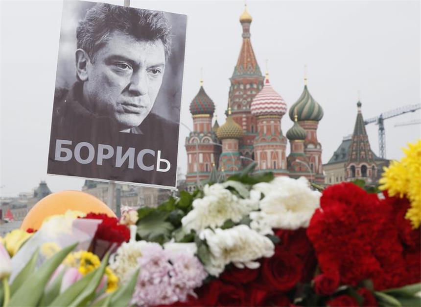 Zwei Verdächtige in Moskau festgenommen Im Mordfall des 55-jährigen Oppositionspolitikers Boris Nemzow haben russische Ermittler zwei Verdächtige festgenommen.