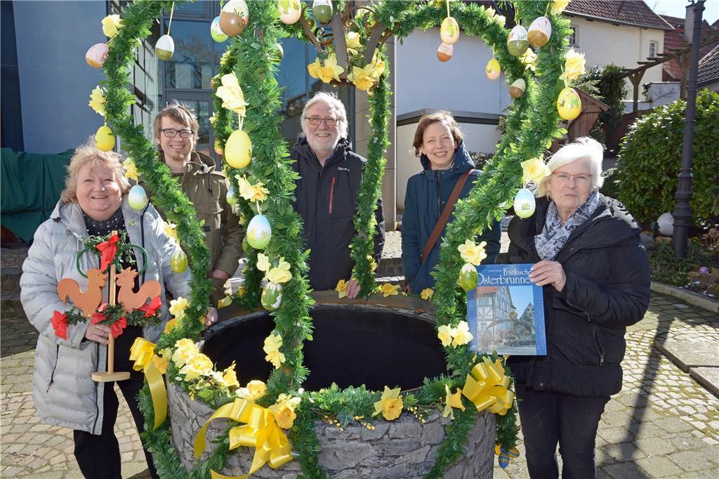 Im Museumsgarten hat der Verkehrsverein auf diesem Archivbild einen Osterbrunnen aufgestellt. Er ist auch in diesem Jahr zu sehen.