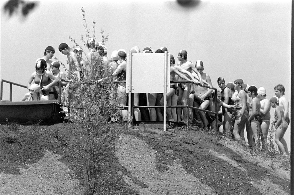 Im neuen Bad wurde ab 1982 fleißig geplanscht, sich gesonnt und geschwommen. Kostenpunkt der neuen Anlage: gut 11 Millionen DM.