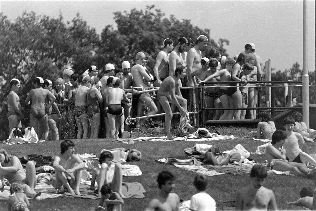 Im neuen Bad wurde ab 1982 fleißig geplanscht, sich gesonnt und geschwommen. Kostenpunkt der neuen Anlage: gut 11 Millionen DM.