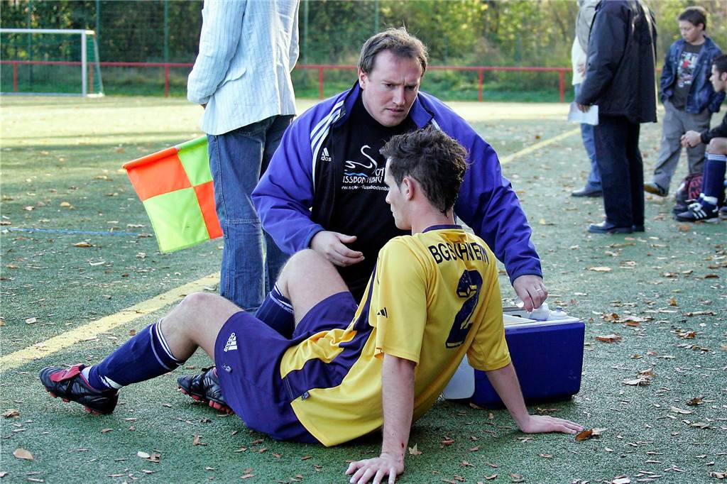Im November 2005 gewann die Spvg Schwerin (gelbe Hemden) das Bezirksliga-Derby beim SuS Merklinde mit 3:0.