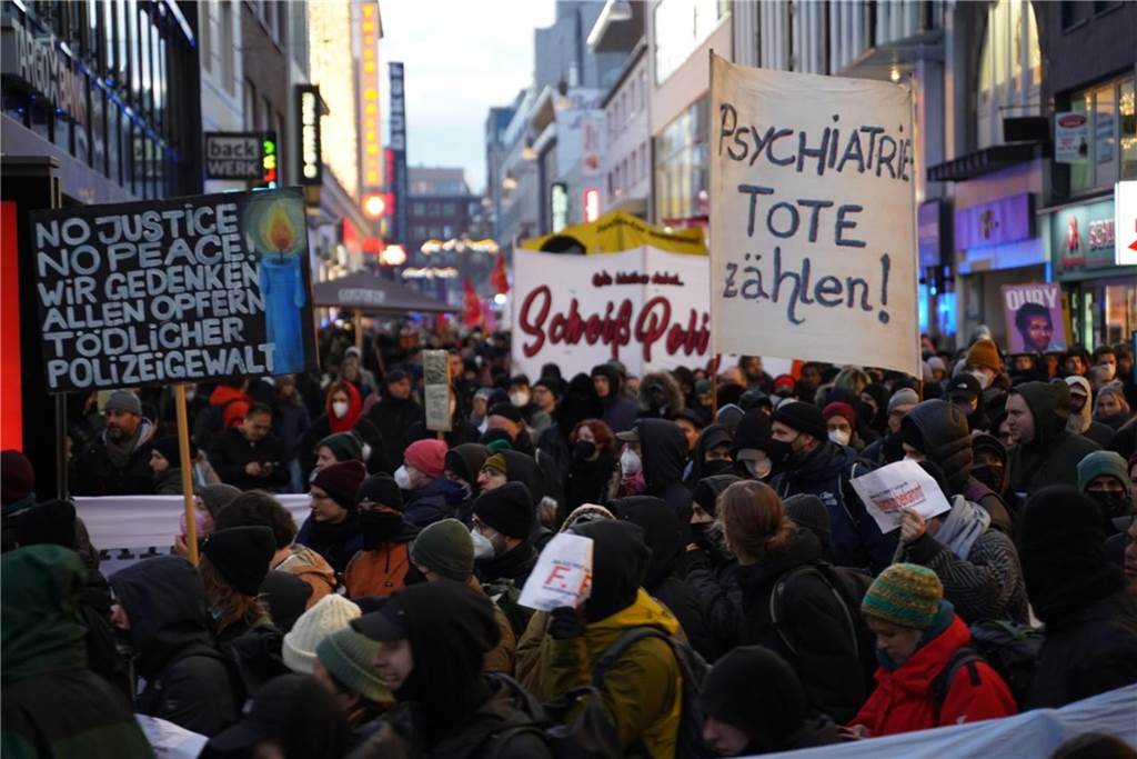 Nach großer Polizeikritik: „Veränderung ist eine Frage der Zeit“ Im November waren 2000 Menschen zu einer Demonstration in Dortmund unterwegs.