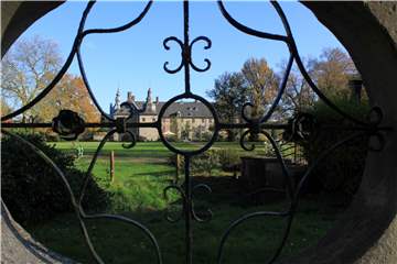 Im Park von Schloss Lembeck findet die erste Großveranstaltung nach dem Corona-Lockdown statt.