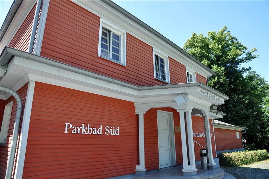 Stadt bietet ab September fünf neue Ambientetrauorte für das Jawort an Im Parkbad Süd sind ab September standesamtliche Trauungen möglich.