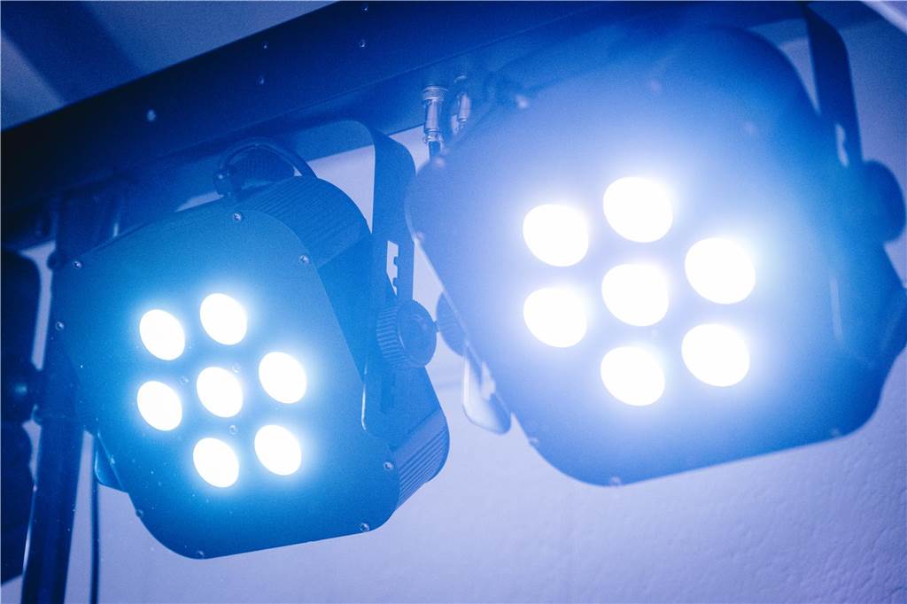 Im Parkbad Süd wurde in den Mai getanzt. Die Veranstaltung war schon im Voraus ausverkauft, die Stimmung – angeheizt von DJ Manuel Maurer – ausgelassen.