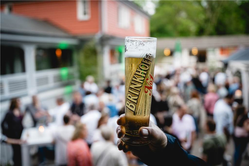 Im Parkbad Süd wurde in den Mai getanzt. Die Veranstaltung war schon im Voraus ausverkauft, die Stimmung – angeheizt von DJ Manuel Maurer – ausgelassen.