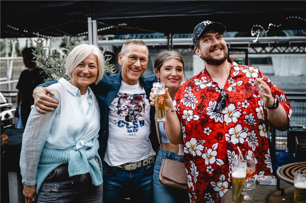 Im Parkbad Süd wurde in den Mai getanzt. Die Veranstaltung war schon im Voraus ausverkauft, die Stimmung – angeheizt von DJ Manuel Maurer – ausgelassen.