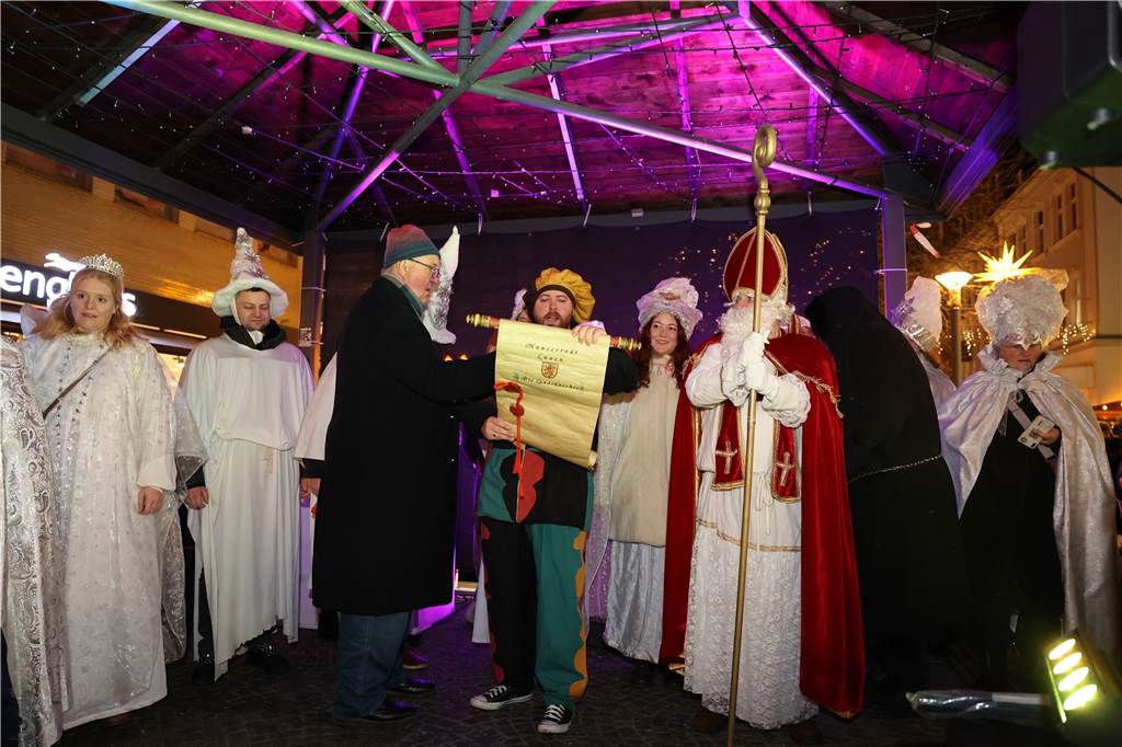 Im Pavillon am Alten Markt trugen Kinder Gedichte und Lieder vor.