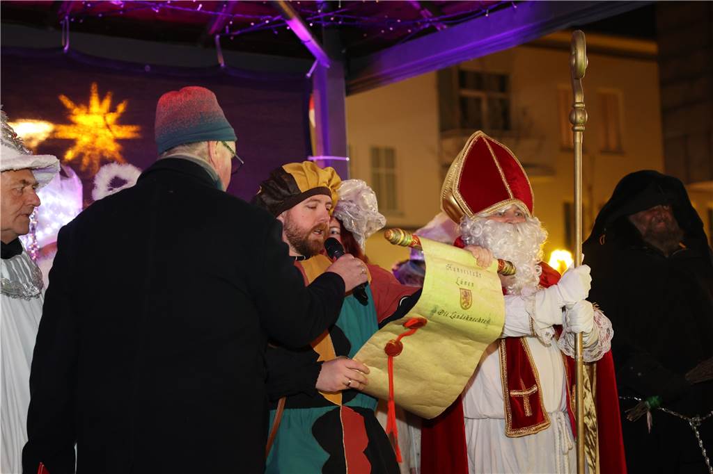 Im Pavillon am Alten Markt trugen Kinder Gedichte und Lieder vor.