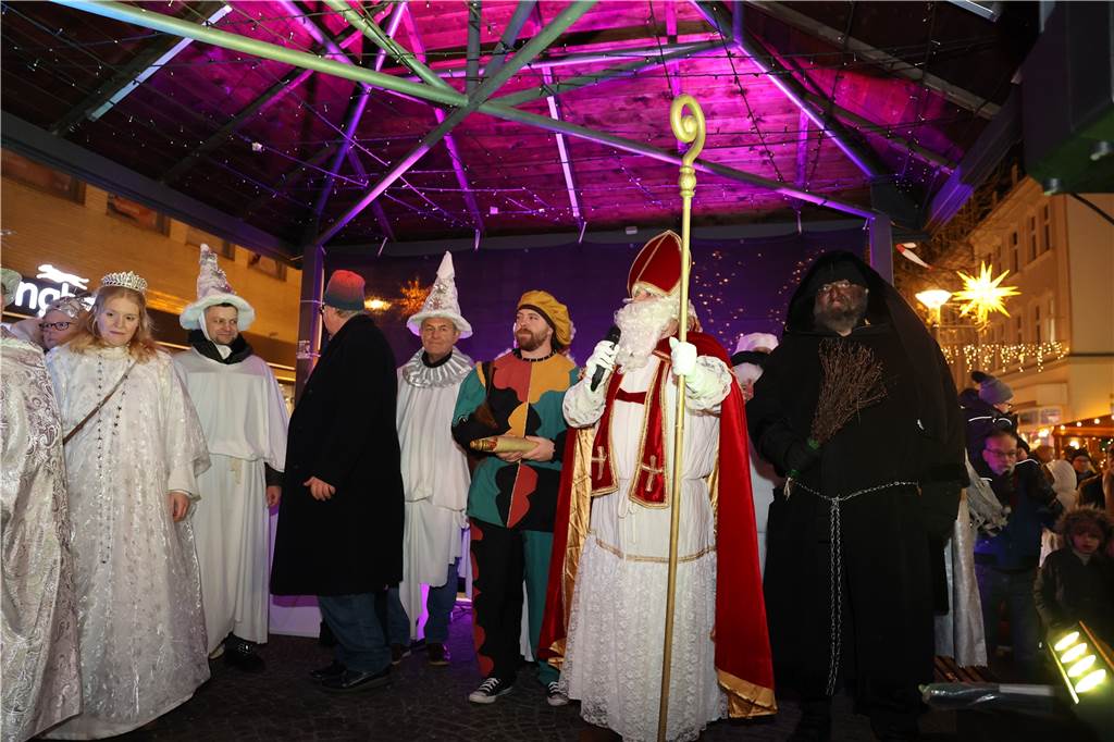 Im Pavillon am Alten Markt trugen Kinder Gedichte und Lieder vor.