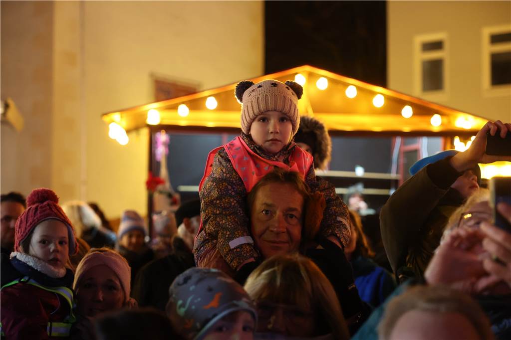 Im Pavillon am Alten Markt trugen Kinder Gedichte und Lieder vor.