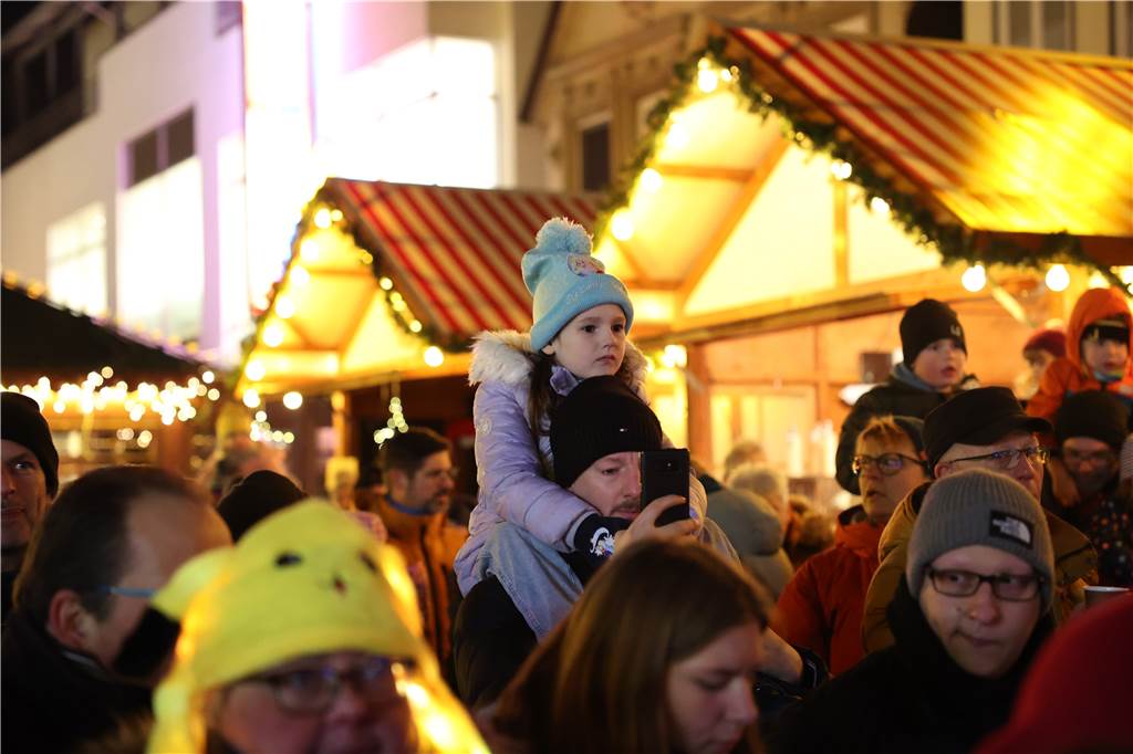 Im Pavillon am Alten Markt trugen Kinder Gedichte und Lieder vor.