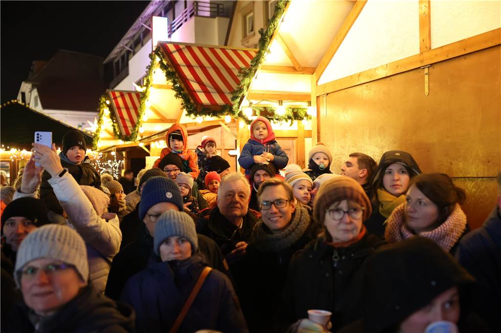 Im Pavillon am Alten Markt trugen Kinder Gedichte und Lieder vor.