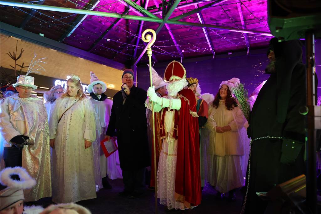 Im Pavillon am Alten Markt trugen Kinder Gedichte und Lieder vor.