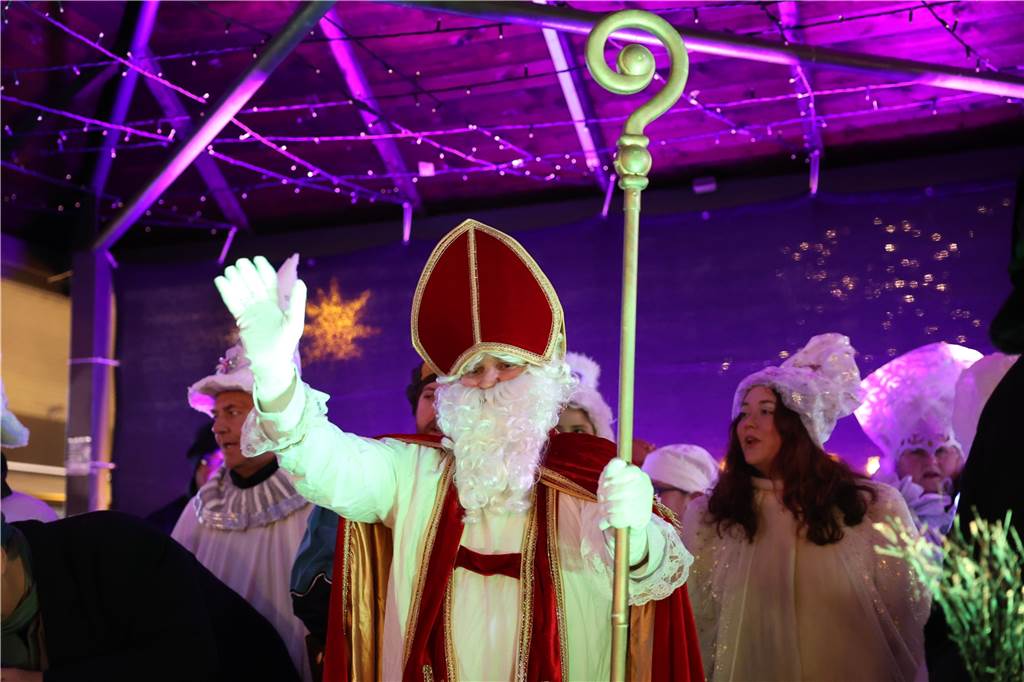 Im Pavillon am Alten Markt trugen Kinder Gedichte und Lieder vor.