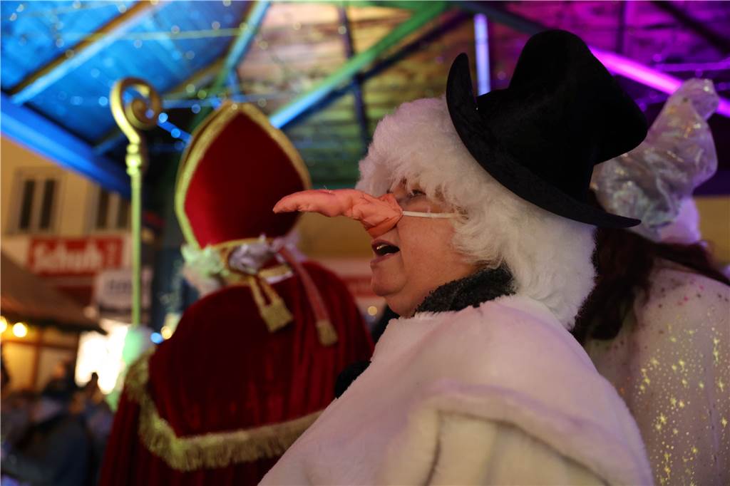 Im Pavillon am Alten Markt trugen Kinder Gedichte und Lieder vor.