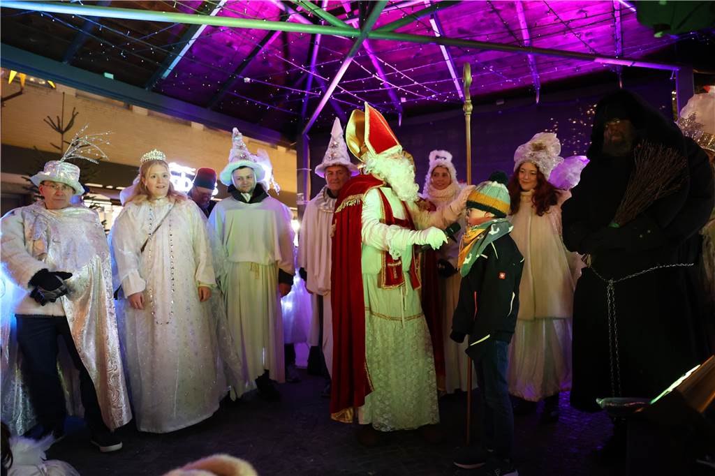 Im Pavillon am Alten Markt trugen Kinder Gedichte und Lieder vor.