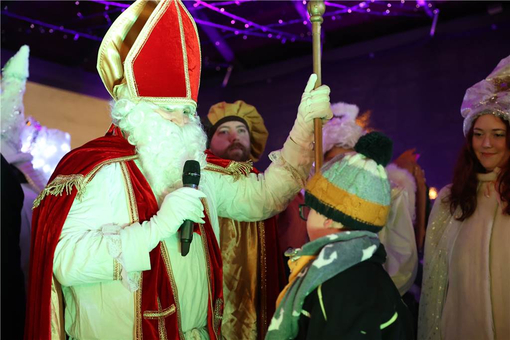 Im Pavillon am Alten Markt trugen Kinder Gedichte und Lieder vor.