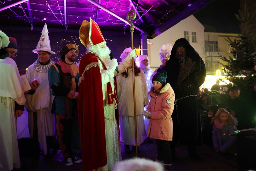 Im Pavillon am Alten Markt trugen Kinder Gedichte und Lieder vor.