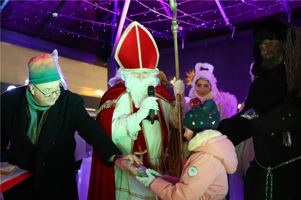 Im Pavillon am Alten Markt trugen Kinder Gedichte und Lieder vor.