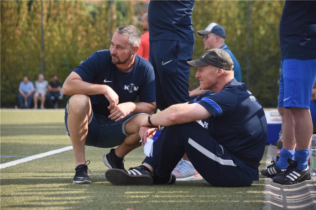 Im Plausch mit Sportchef René Johannes.