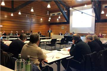 Im Raesfelder Rat antwortete Bürgermeister Martin Tesing auf Nachfragen von Thorsten Hansen.