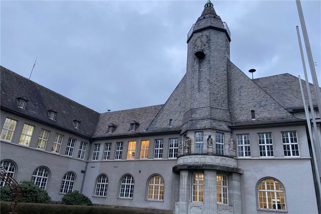 „Du bist die Schlechteste von allen“: Mobbing-Vorwürfe im Jugendamt Das Rathaus in Schwerte von außen
