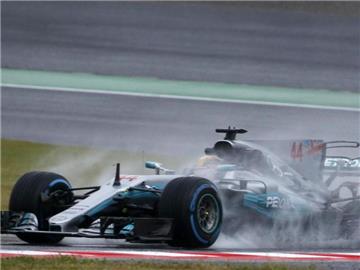 Im Regen fuhr Mercedes-Pilot Lewis Hamilton die schnellste Runde. Foto: Toru Takahashi