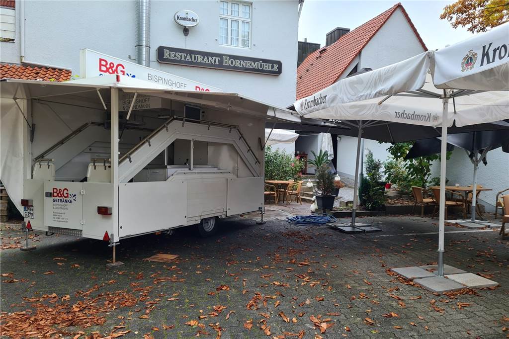 Festzelt, Disko und drei Kneipen fehlen: Gastronomen erwarten Ansturm auf Kneipen zu Sim-Jü Im Restaurant Hornemühle gibt es im Biergarten einen Bierwagen während der Sim-Jü-Kirmes.