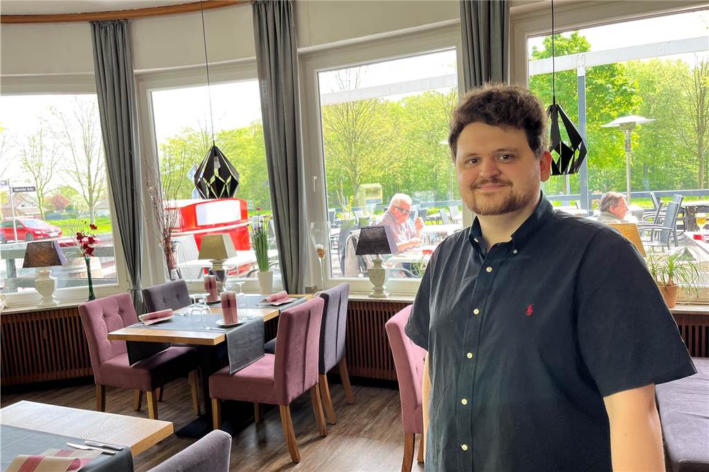 Pizzeria Enzo hat doppelt Ärger um Terrassendach: Es geht um Betrug Angelo Parisi im Gastraum des Ristorante Enzo