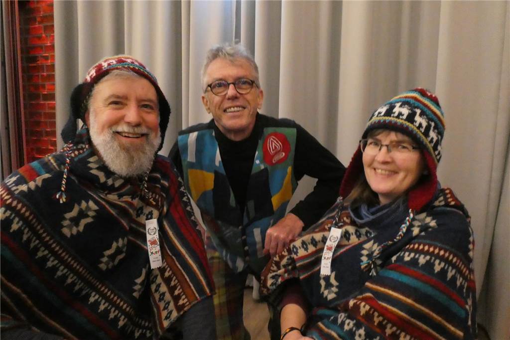 Viele Bilder: Prall gefülltes Programm beim Pfarrkarneval in Olfen: Im voll besetzten eventwerk Im Saal und auf der Bühne herrschte gute Stimmung