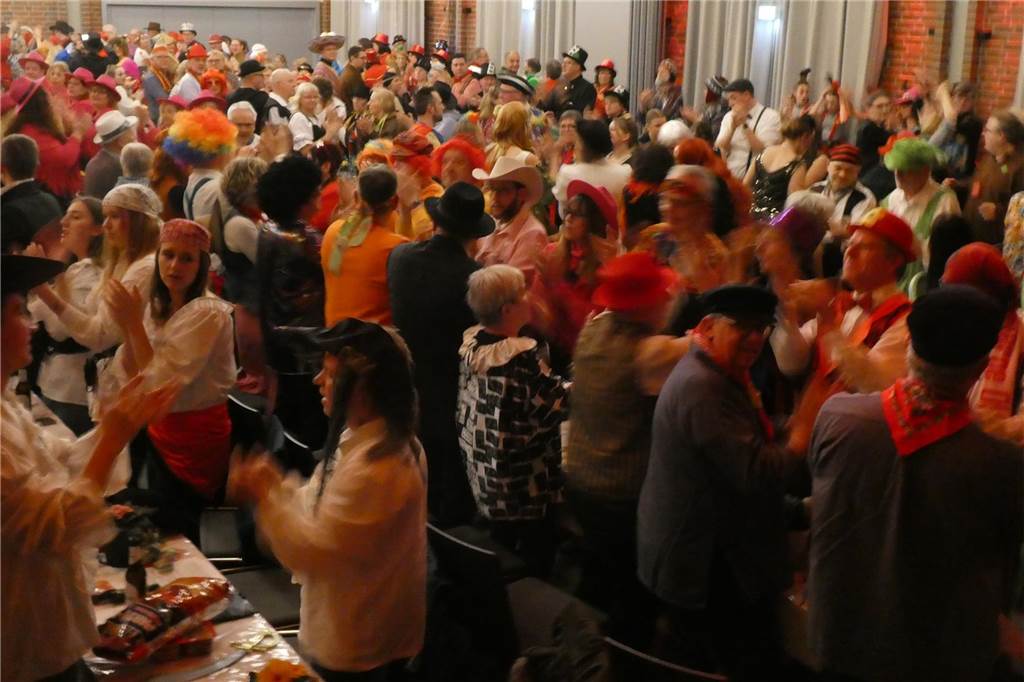 Im Saal und auf der Bühne herrschte gute Stimmung