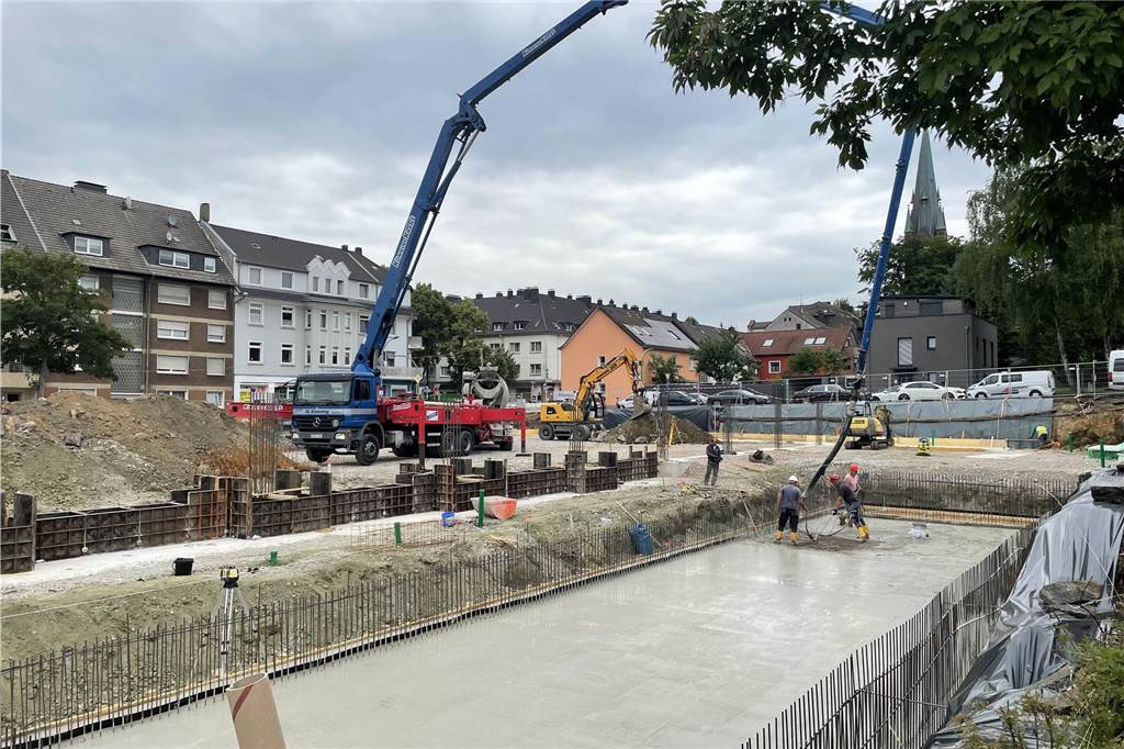 Abriss und Neubau: Marten hat monatelang keinen Aldi-Markt Im Schatten der katholischen Kirche laufen seit März die Bauarbeiten für den neuen Aldi-Markt in Marten.