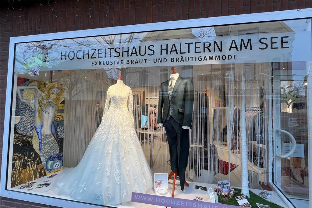 Halterner Hochzeitshaus über die Trends der Saison Brautmode im Schaufenster