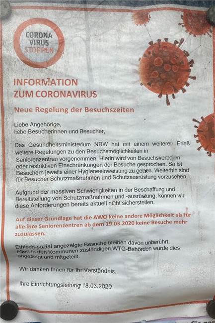 Im Schaukasten vor dem Seniorenheim in Kirchlinde hängen Informationen vom vergangenen Jahr aus.