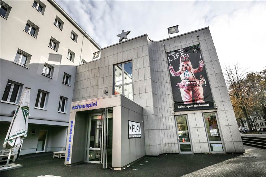 Theater und Literatur sollen den Dialog zwischen Russland und Deutschland fördern Im Schauspielhaus wird ein Stück der Russischen Kulturtage aufgeführt.