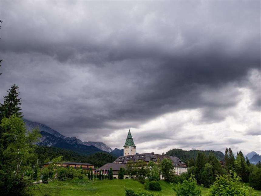 G7-Staaten wollen aus der Kohle aussteigen Im Schloss Elmau sitzen die Regierungschefs der G7-Länder bei ihrem Gipfeltreffen zusammen. Foto: Michael Kappeler