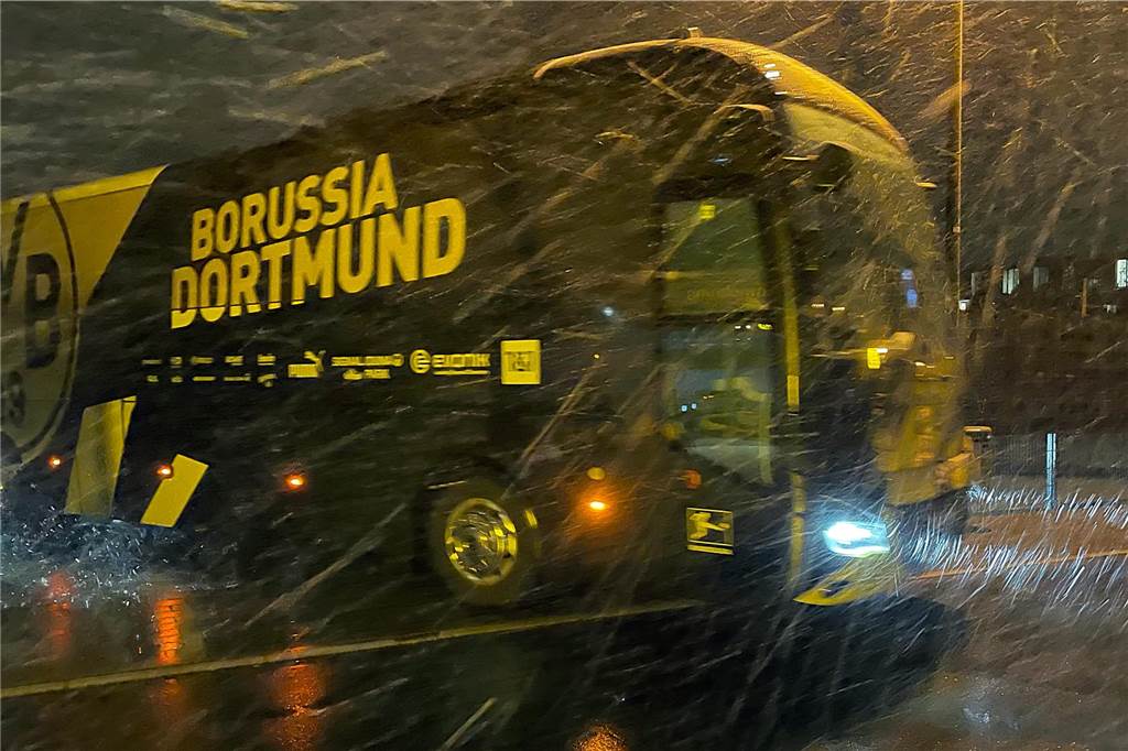 Das ist der Stand bei Kobel und Reus: Wir beantworten die wichtigsten BVB-Fragen zum Derby Der BVB-Mannschaftsbus bei der Abfahrt in Brackel.