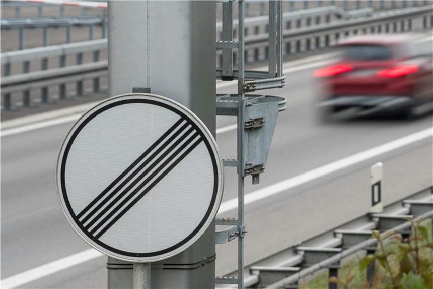 Österreich dank Tempolimits sicherer als Deutschland Im Schnitt der vergangenen drei Jahre seien in Deutschland pro 1000 Autobahnkilometer um 35 Prozent mehr Menschen ums Leben gekommen als in Österreich. Foto: Sebastian Gollnow